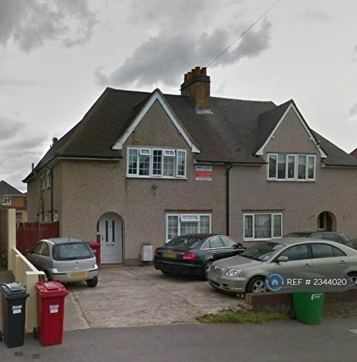 5 Bedroom Semi-Detached House To Rent In Stoke Poges Lane, Slough, SL1