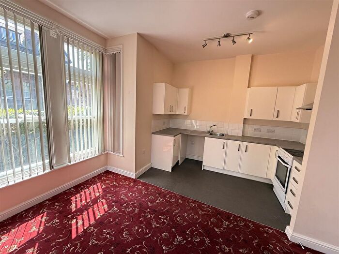 2 Bedroom Flat To Rent In Ednam Road, Dudley, DY1