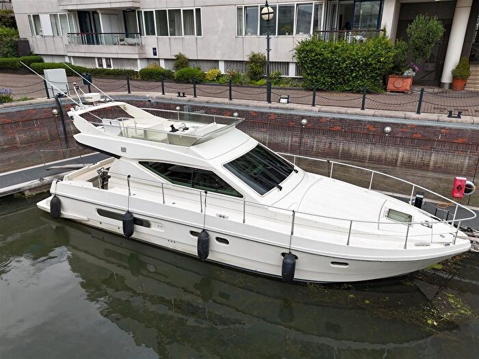 2 Bedroom Houseboat For Sale In The Italian Job, Chelsea, SW10