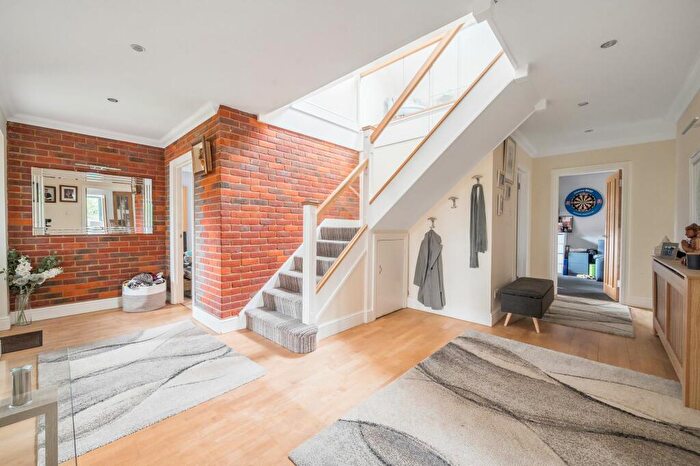 5 Bedroom Detached House For Sale In Easthampstead Road, Wokingham, RG40