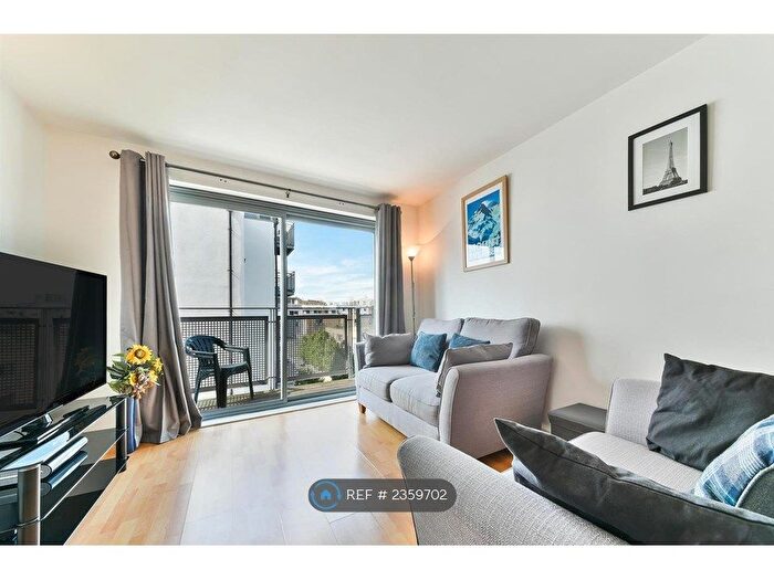 2 Bedroom Flat To Rent In Arizona Building, London, SE13
