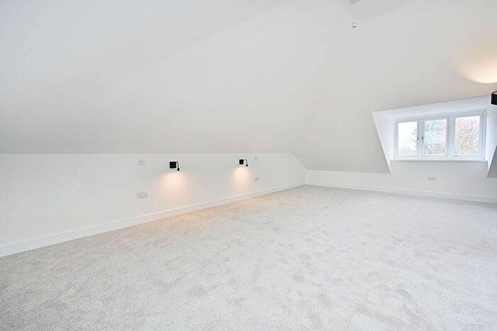 2 Bedroom Flat For Sale In Coronation House, Shere, Gomshall, GU5