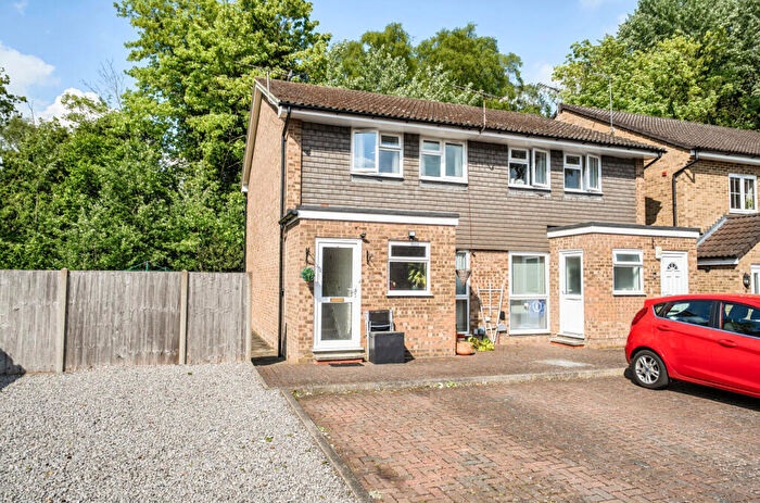 1 Bedroom Maisonette For Sale In Sullivan Close, Farnborough, Hampshire, GU14