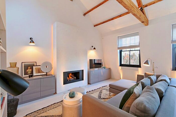 3 Bedroom Flat To Rent In Cadogan Square, London, SW1X