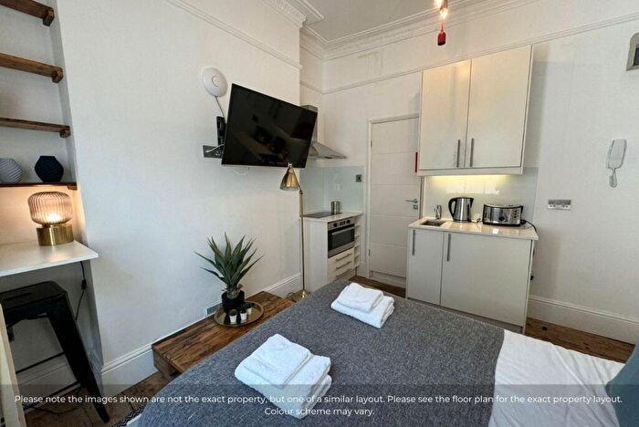 Apartment To Rent In Studio Flat, Gloucester Place, Baker Street, NW1