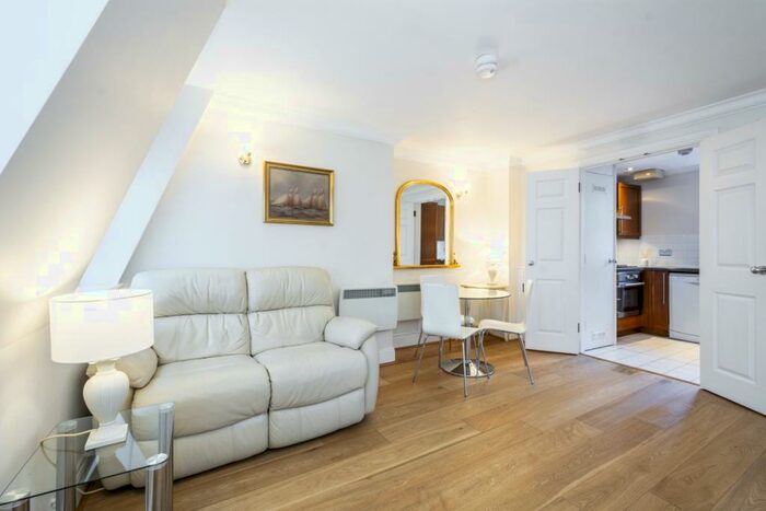 2 Bedroom Apartment To Rent In Wine Office Court, EC4