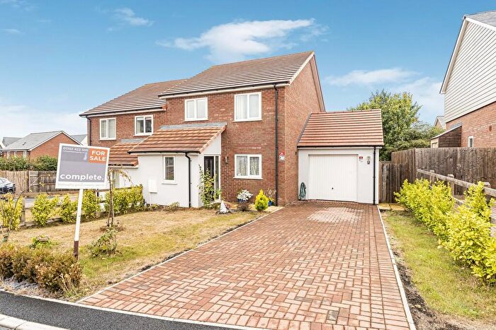 4 Bedroom Semi-Detached House For Sale In Littlewood Close, Cranbrook, Yju, EX5