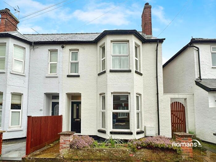 4 Bedroom Semi Detached House For Sale In Essex Road, Basingstoke, Hampshire, RG21