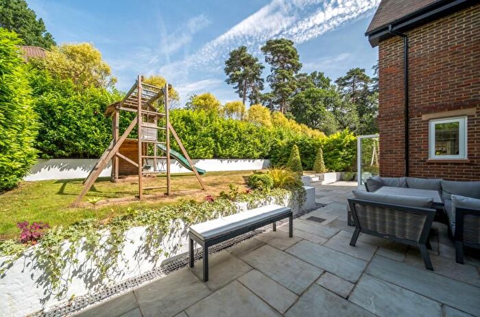5 Bedroom Detached House To Rent In Woking, Surrey, GU22