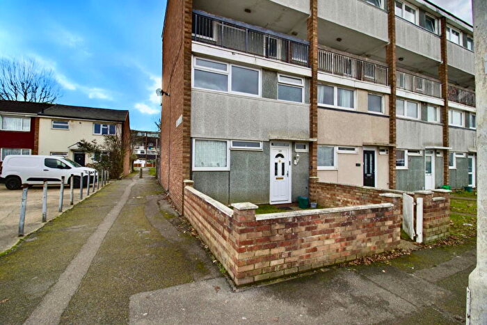 3 Bedroom Maisonette For Sale In Hereford Walk, Basildon, SS14