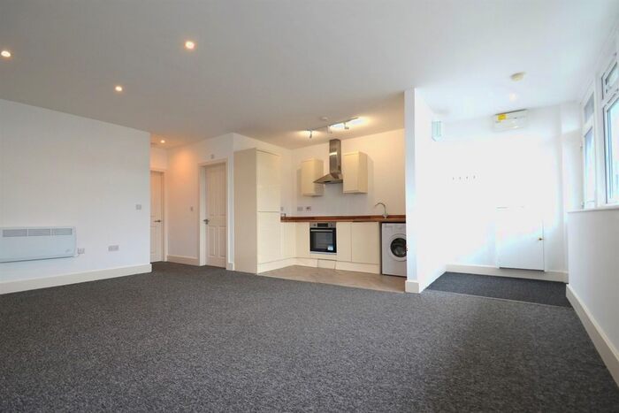 2 Bedroom Flat To Rent In Storrington, West Sussex, RH20