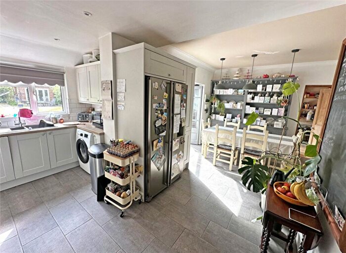 4 Bedroom Detached House For Sale In Albert Road, New Milton, Hampshire, BH25