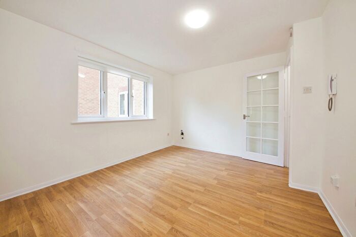 1 Bedroom Flat To Rent In Bream Close, Tottenham, N17