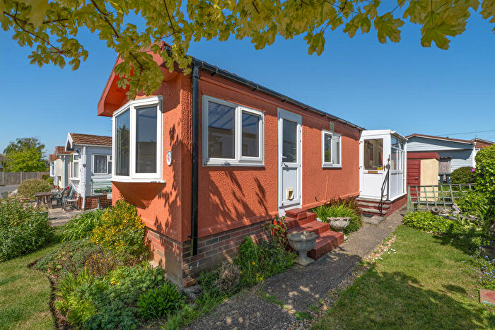 2 Bedroom Retirement Property For Sale In Applegarth Park, Whitstable, CT5