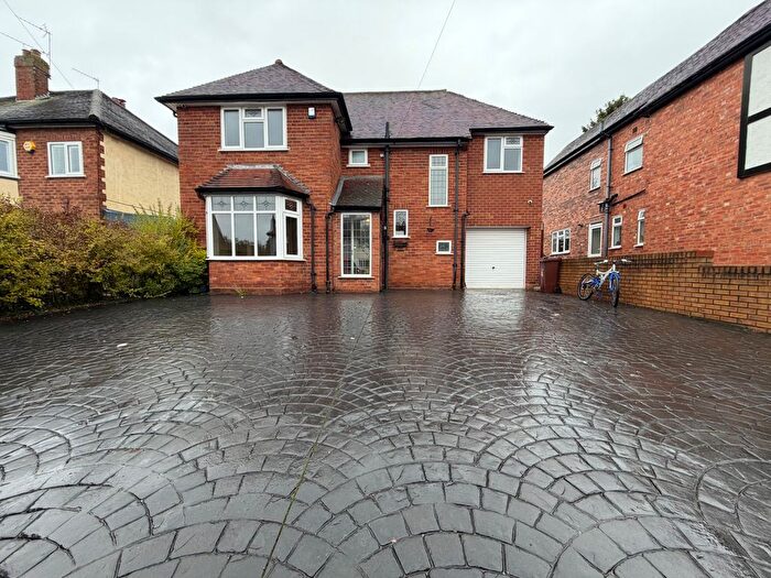 4 Bedroom Detached House To Rent In Finchfield Lane, Merry Hill, Wolverhampton, WV3
