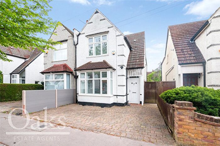 3 Bedroom Semi-Detached House For Sale In Meadvale Road, East Croydon, CR0