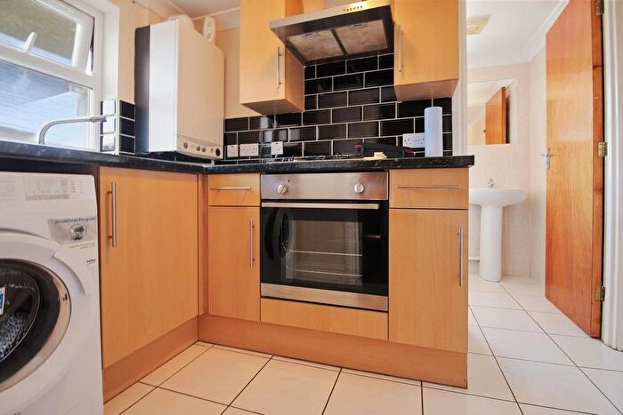 1 Bedroom Flat To Rent In Malta Road, Leyton, E10