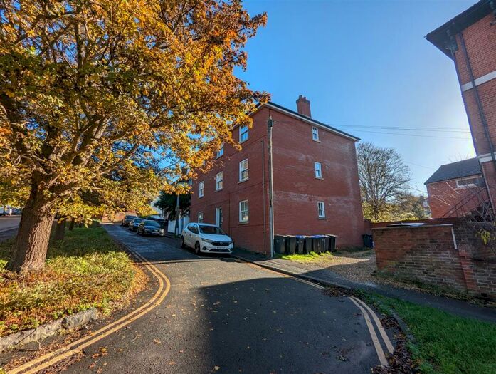 1 Bedroom Flat To Rent In Elm Grove Road, Salisbury, SP1