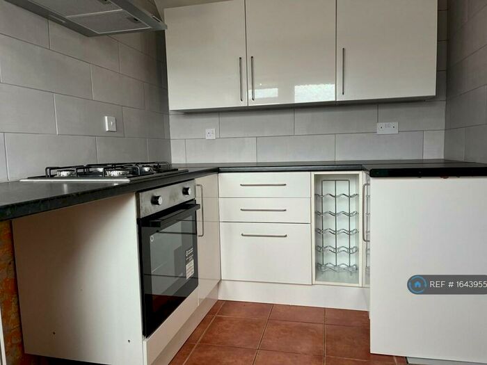 3 Bedroom Terraced House To Rent In Nettleton Court, Leeds, LS15