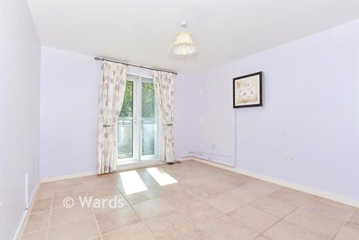 2 Bedroom Apartment For Sale In Queensgate, Maidstone, Kent, ME16