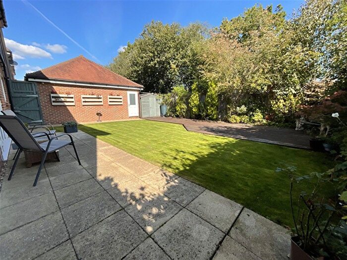 5 Bedroom Detached House For Sale In Rainbow Field, Faygate, Horsham, West Sussex, RH12