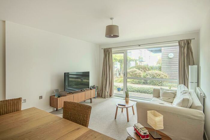 2 Bedroom Apartment To Rent In Park Way, Newbury, RG14