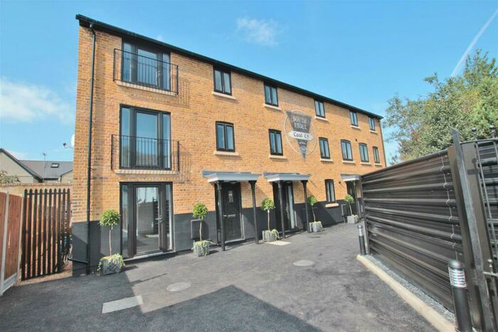 2 Bedroom Apartment To Rent In Princes Street, Southend-On-Sea, SS1