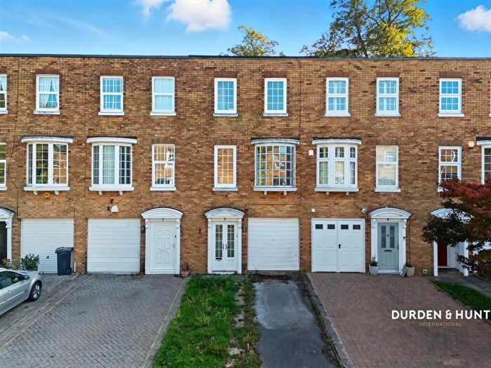 3 Bedroom Town House For Sale In Hawthorns, Woodford Green, IG8
