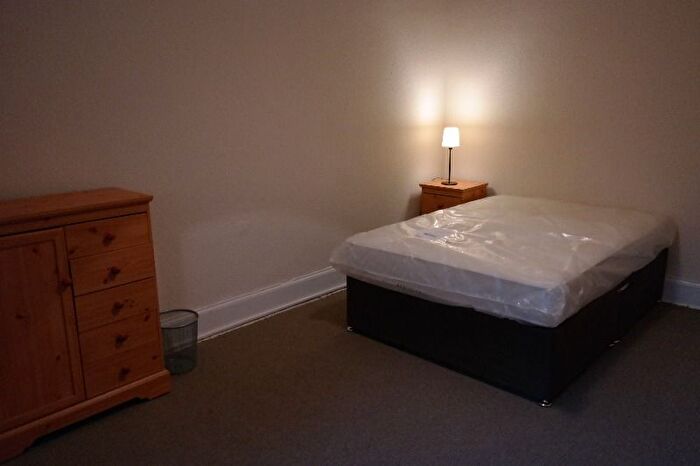 5 Bedroom Flat To Rent In Hillhead Street, Hillhead, Glasgow, G12