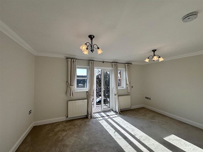 2 Bedroom Flat To Rent In Castle Avenue, London, E4