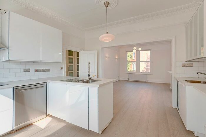 3 Bedroom Flat To Rent In Nassington Road, Hampstead, London, NW3