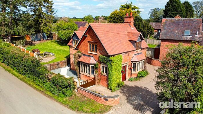 3 Bedroom Detached House For Sale In Old Birmingham Road, Alvechurch, Birmingham, Worcestershire, B48