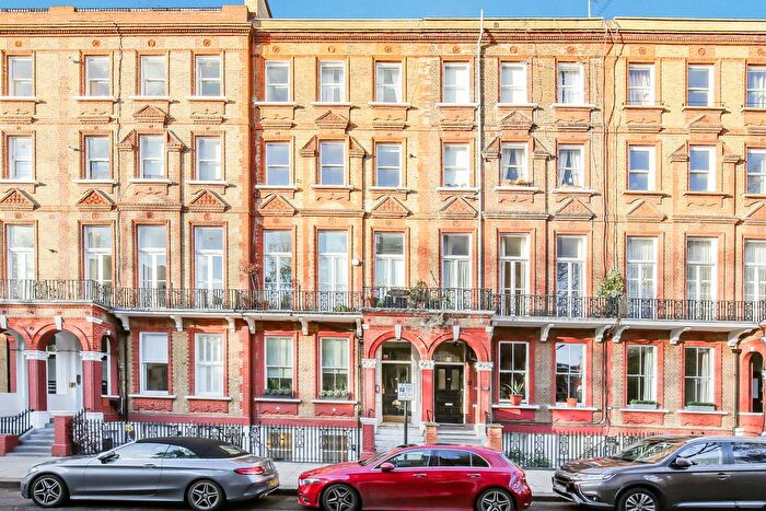 2 Bedroom Flat For Sale In Nevern Square, Earl's Court, SW5