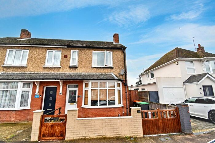 3 Bedroom Semi-Detached House For Sale In Silverdale Street, Kempston, Bedford, MK42