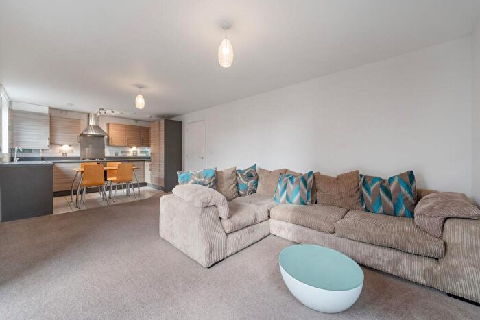 2 Bedroom Apartment To Rent In Pooles Park, Hollyfield Pooles Park, N4