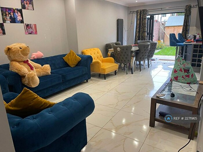 4 Bedroom End Of Terrace House To Rent In Hartland Road, Morden, SM4