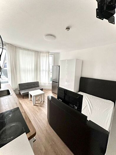 Studio To Rent In Arcadian Gardens, London, N22