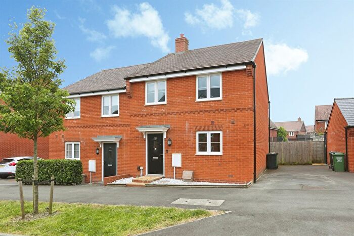 3 Bedroom Semi-Detached House For Sale In Kingsman Drive, Botley, Southampton, SO32