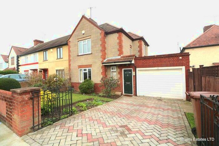 3 Bedroom End Of Terrace House To Rent In Hawthorn Road, Rochester, ME2