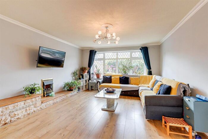4 Bedroom Detached House For Sale In Oakfield Drive, Sandiacre, Nottinghamshire, NG10