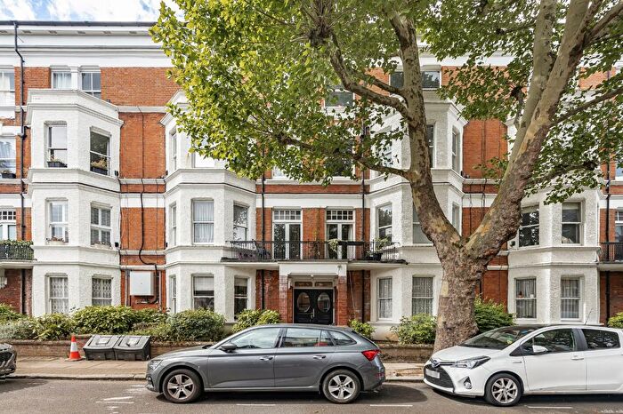 3 Bedroom Flat For Sale In Widdenham Road, London, N7
