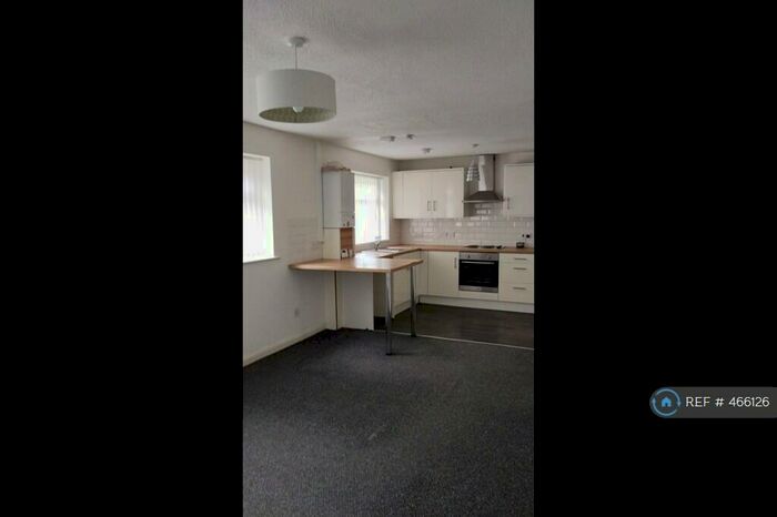 3 Bedroom Flat To Rent In St. Johns Court, Hull, HU5