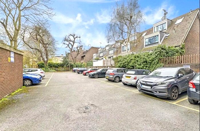 Garage / Parking To Rent In Earls Court Road, Kensington, London, W8