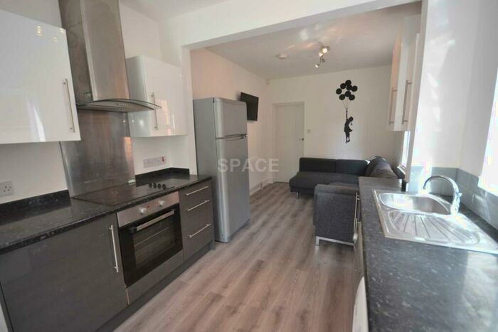 5 Bedroom Terraced House To Rent In St. Bartholomews Road, Reading, RG1