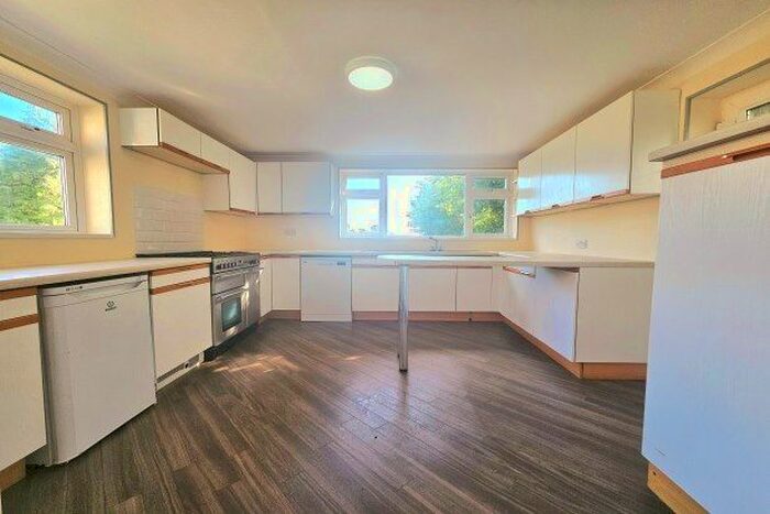 4 Bedroom Bungalow To Rent In Aperfield Road, Westerham, TN16