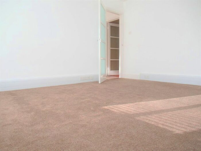 2 Bedroom Flat To Rent In Trafalgar Road, Twickenham TW2