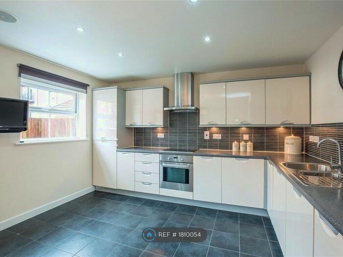 4 Bedroom End Of Terrace House To Rent In Gilson Place, London, N10