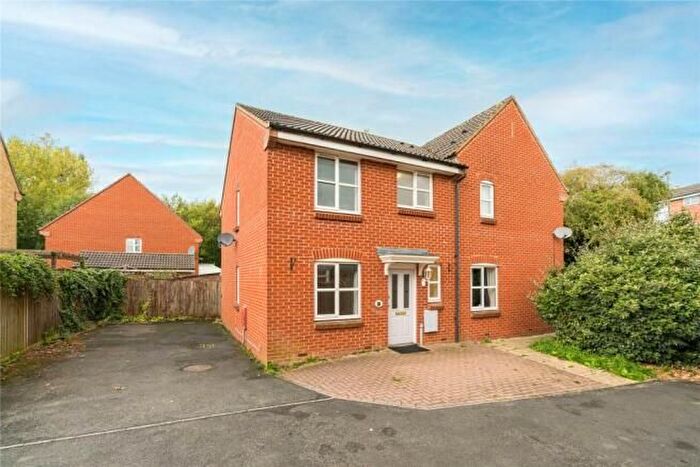 3 Bedroom Semi-Detached House To Rent In Youens Drive, Thame, OX9