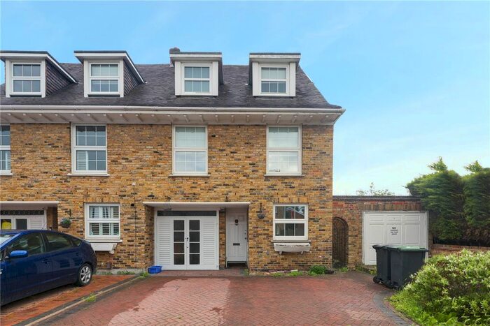 4 Bedroom Terraced House To Rent In Theydon Grove, Epping, Essex, CM16