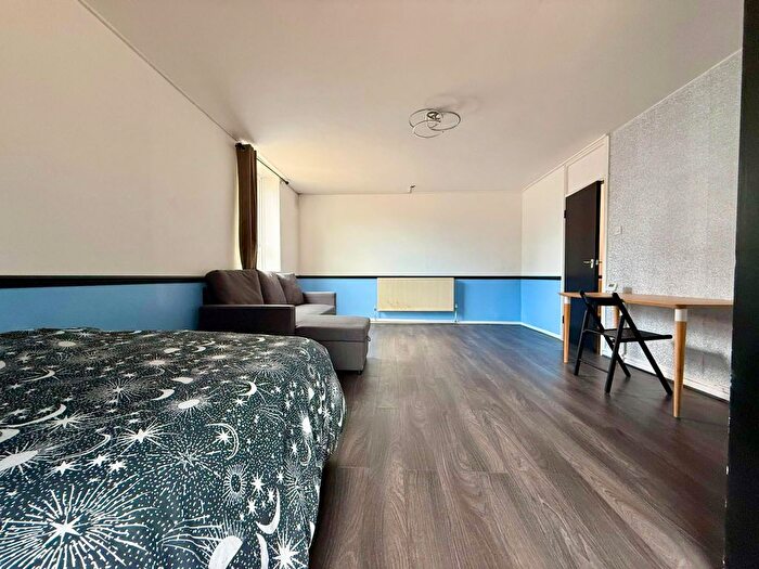 1 Bedroom Studio To Rent In Colebrook House, E14
